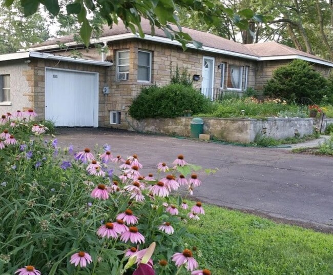 Building Photo - 186 White St