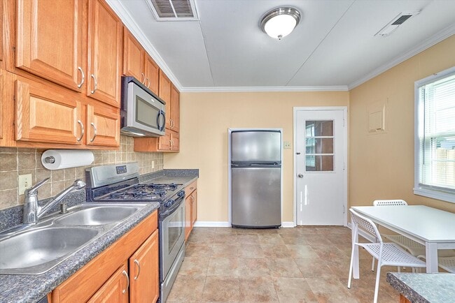 Building Photo - 3 Bedroom ranch in Hampton VA!