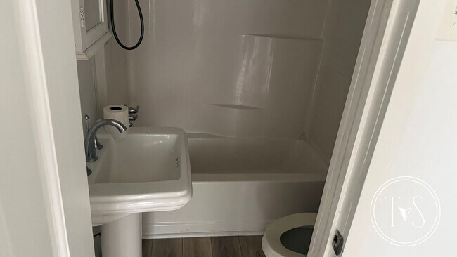 Foto del edificio - 627 W 48th St