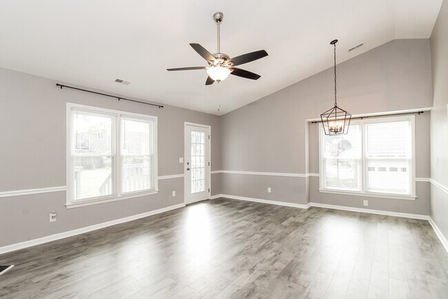 Building Photo - Charming 3 bed 2 bath home