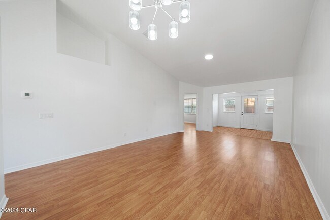 Building Photo - 202 Argonaut St