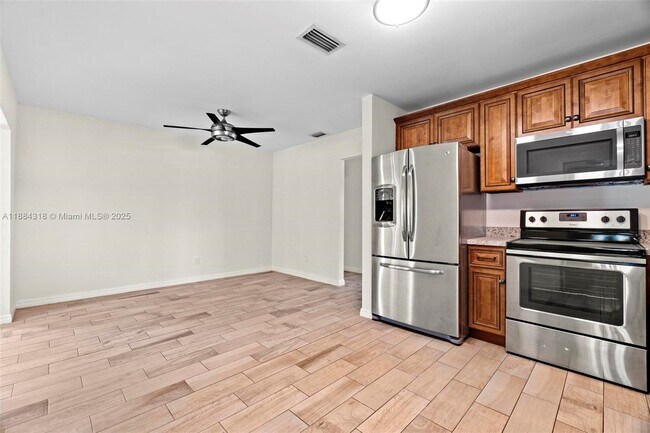 Foto del edificio - 838 NW 10th Ave