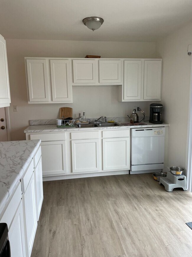 Building Photo - 390 S 36th St