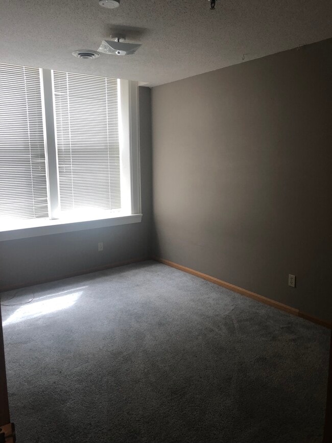 Building Photo - Navin Apartments