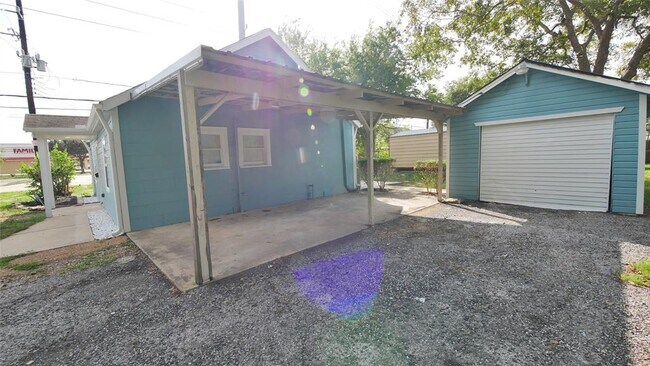 Building Photo - 1708 Texas Ave