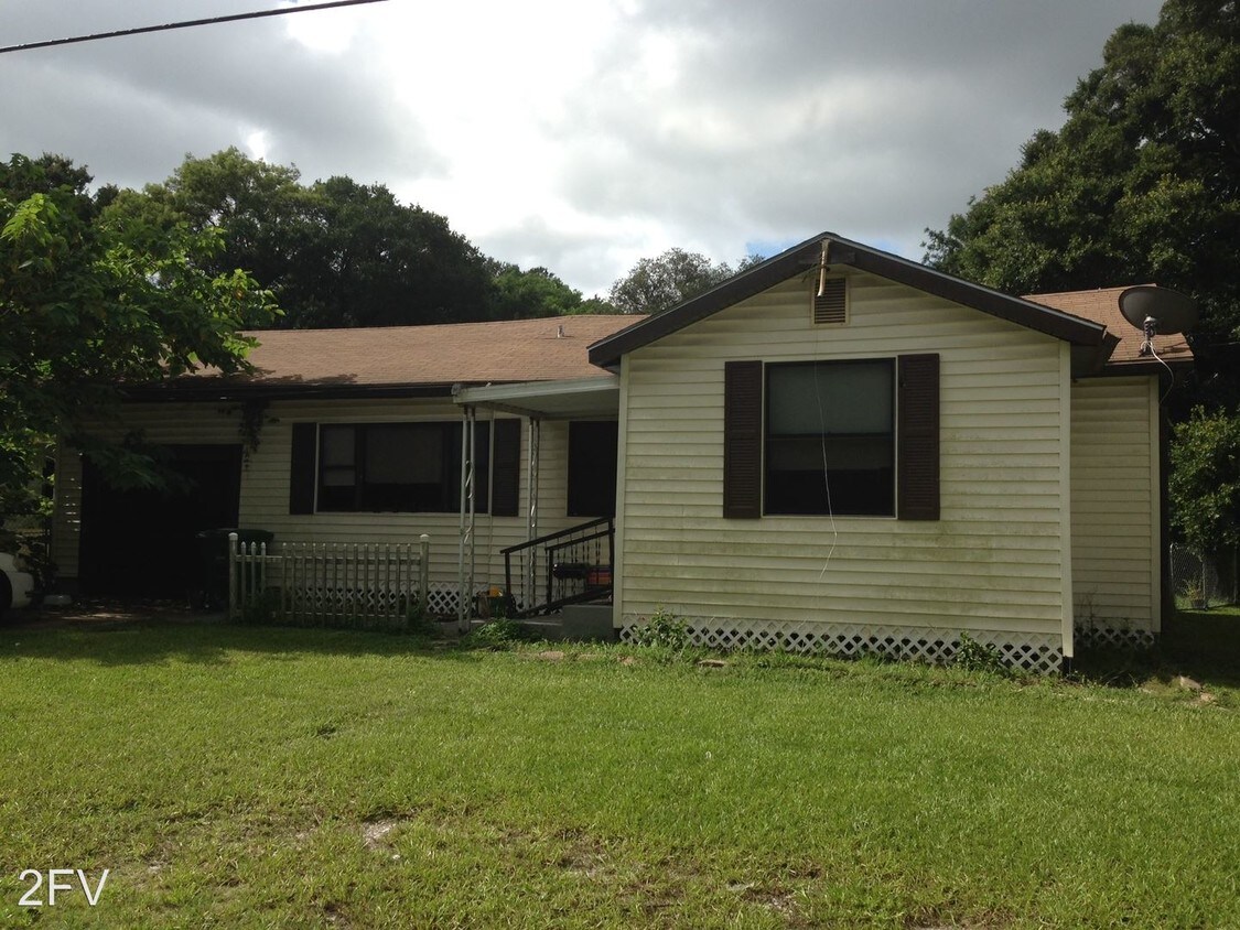 Foto principal - 3 br, 2 bath House - 214 W Humphrey St