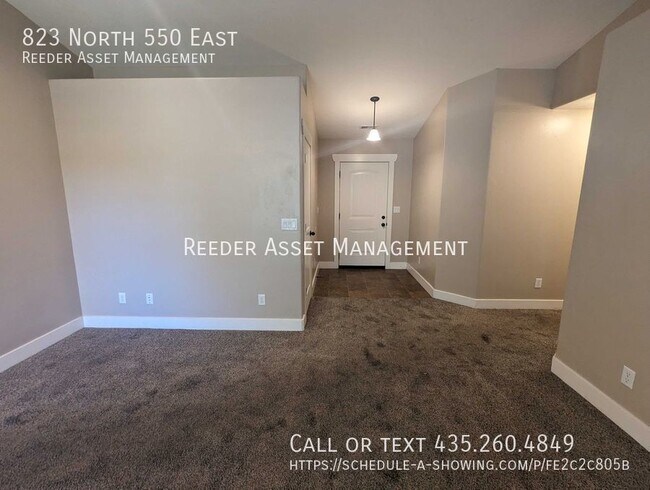 Building Photo - Single Family Home 3 bedrooms, 2 bathrooms...
