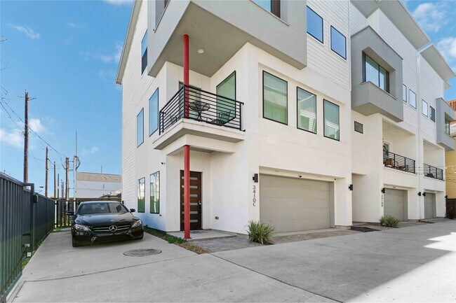 Building Photo - 3410 Baer St