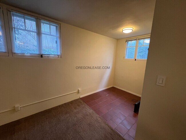 Foto del edificio - Available now - Downtown Eugene studio apartment
