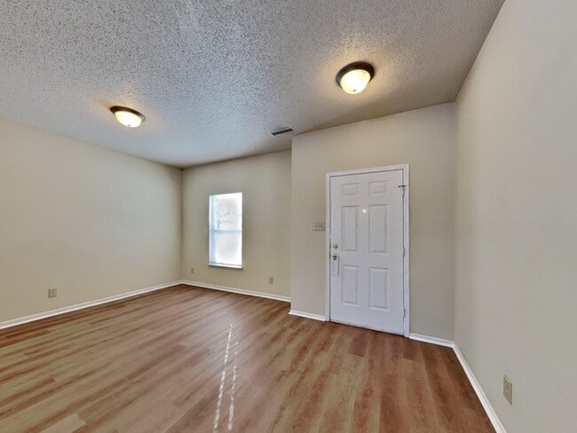 Building Photo - Price Reduced on this 3 bed 2.5 bath with ...