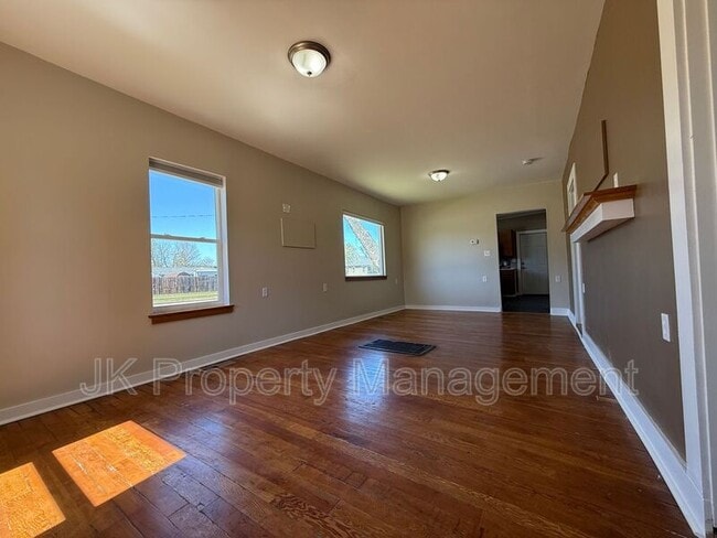 Building Photo - 701 8th Ave S