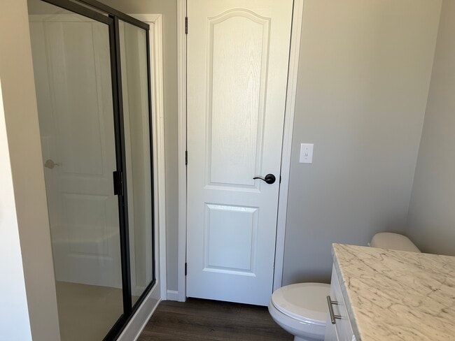 Ducha principal - 656 Warner Ave