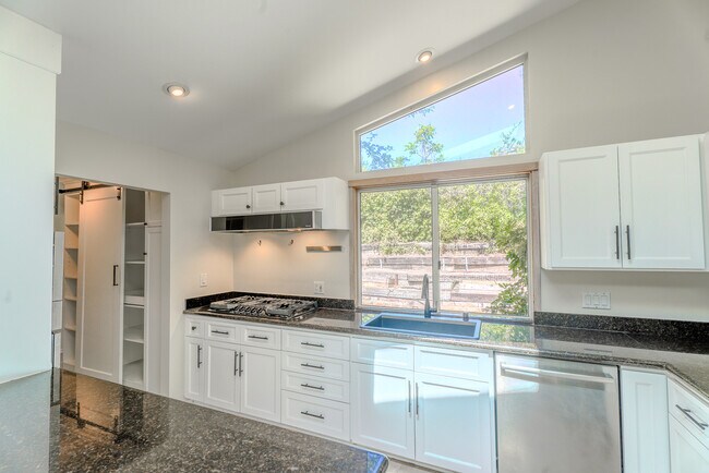 Foto del edificio - 24332 Hatteras St