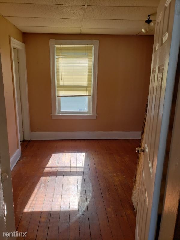 Building Photo - 456 Lonsdale Ave
