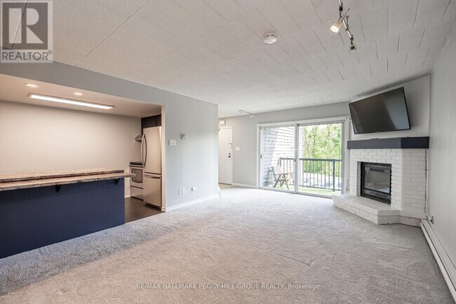 Building Photo - 1102-1102 Horseshoe Valley Rd W