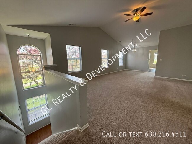 Building Photo - 671 W Streamwood Blvd