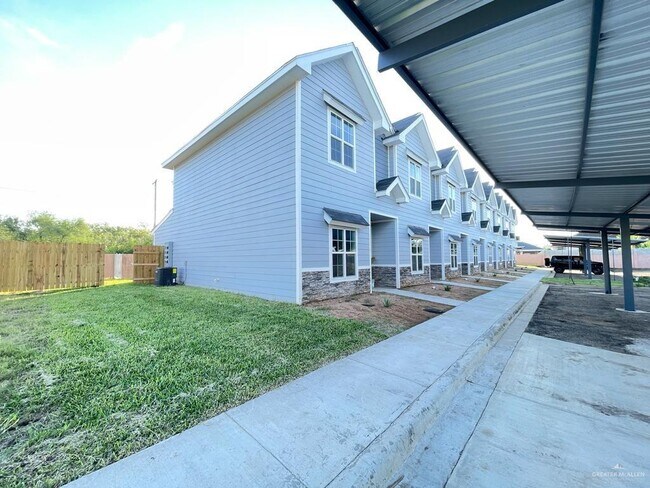 Foto del edificio - 800 W Hall Acres Rd