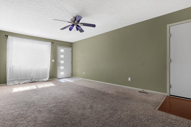 Foto del edificio - 5763 Stormcroft Ave