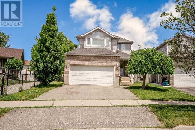 Building Photo - 650 Spinnaker Crescent