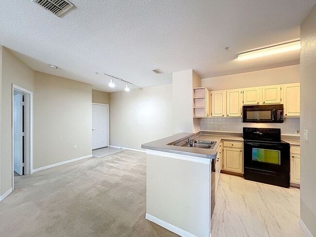 Building Photo - Renovated 2 Bed / 2 Bath Condo in Gated Visconti Condominiums – Maitland