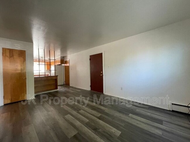 Building Photo - 15 11th St S
