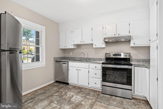 Building Photo - 25 Bentley Ct