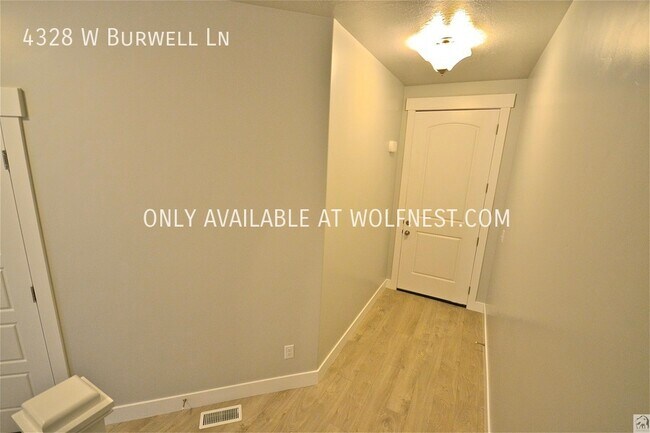 Foto del edificio - Luxurious 4 Bedroom Herriman Townhome! No ...