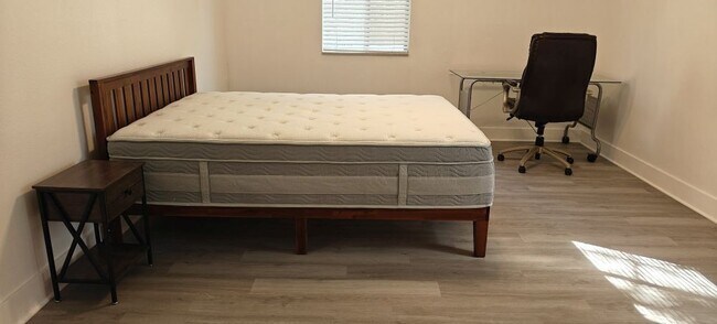 Foto del edificio - 6519 W Newberry Rd