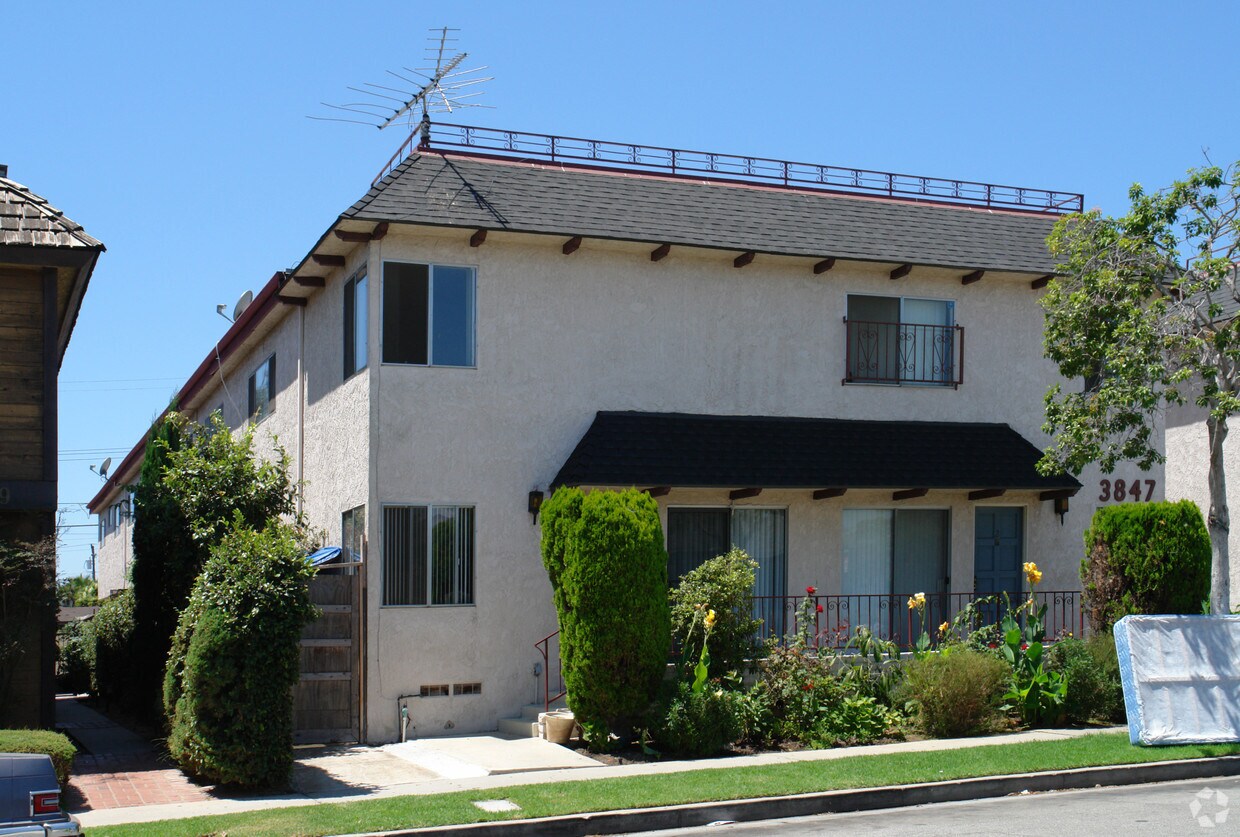 Building Photo - 3847 Tilden Ave