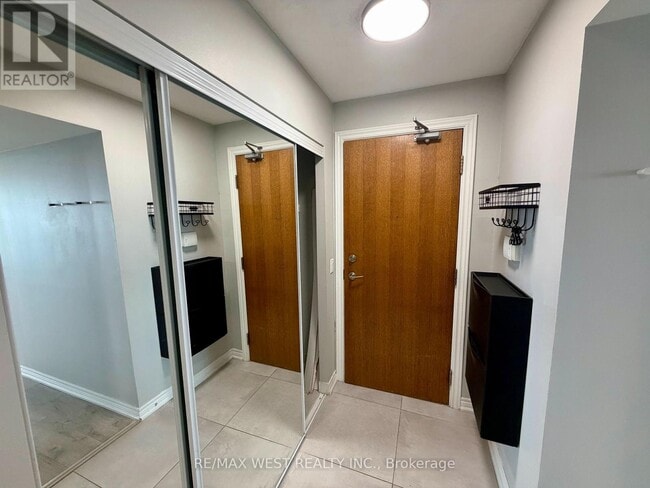 Photo du bâtiment - 60 Disera Dr