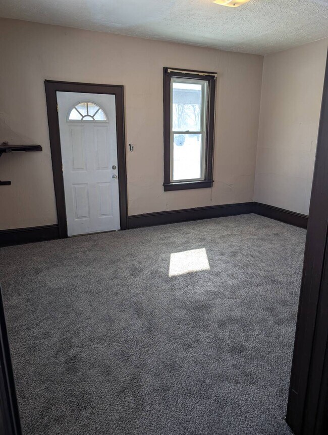 Foto del edificio - 210 E Cambridge St