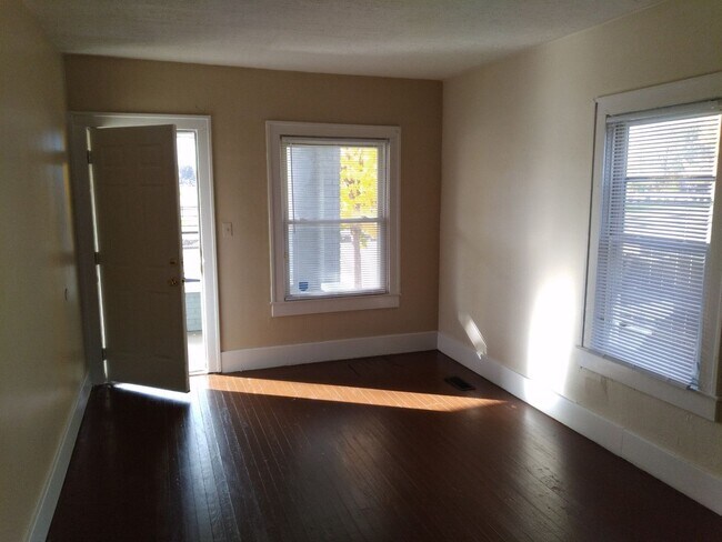 Foto del edificio - 943 Central-2