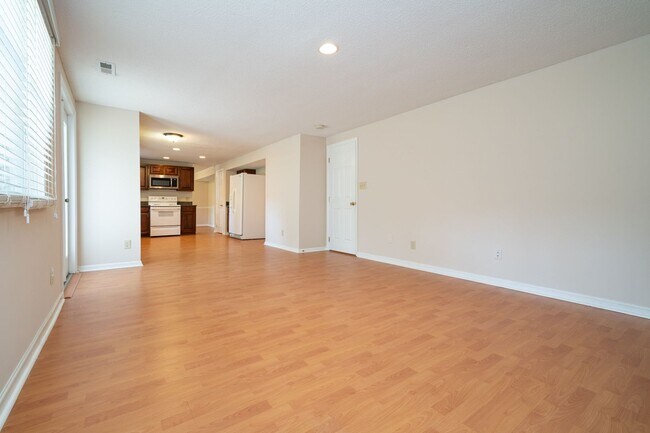 Foto del edificio - Spacious 3 bedroom home in desirable Durham!