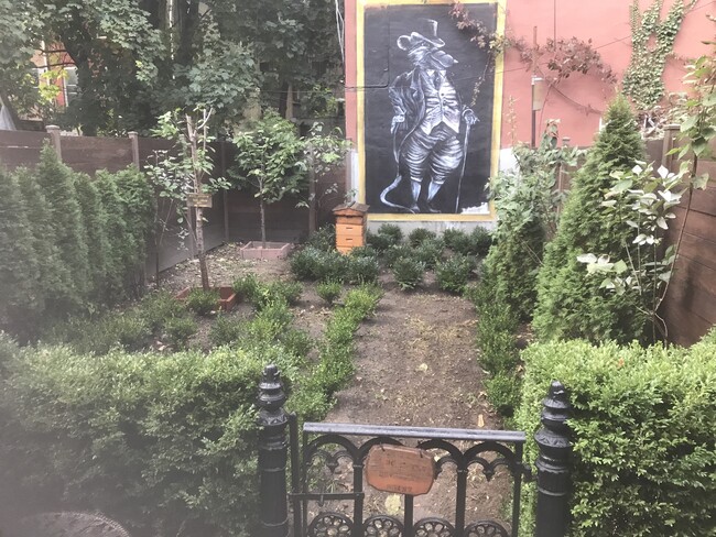 Foto del edificio - 659 Greene Ave