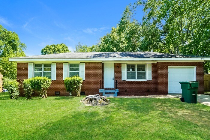 Primary Photo - Adorable 3 Bedroom in Huntsville