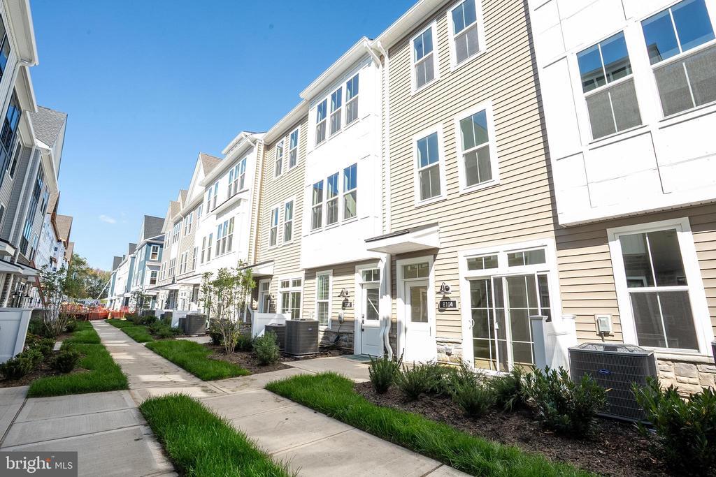 Foto principal - 8104 Donatello Dr