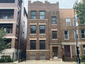 Building Photo - 852 W Diversey Pkwy