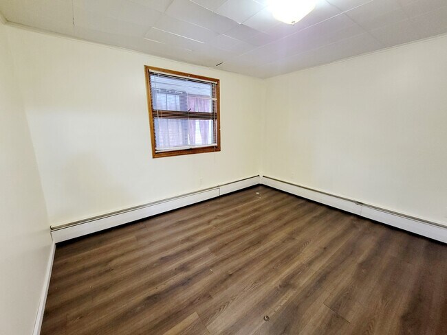 Foto del edificio - 408 E Main St