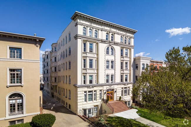 1BR, 1BA - 535SF - John Jay Apartments