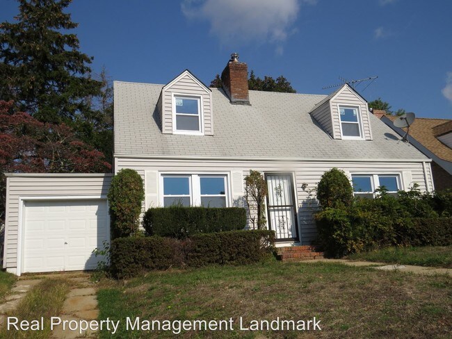 Building Photo - 1321 Commodore Rd