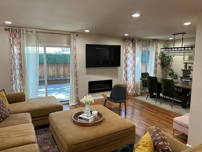 Building Photo - 1122 Forrestal Ln
