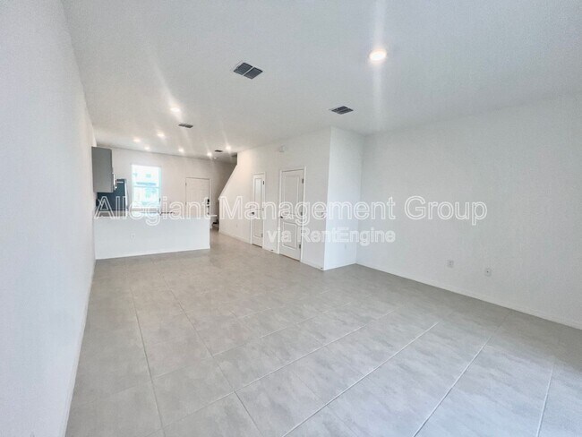 Foto del edificio - 3200 Skyline Lp