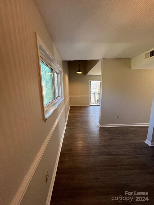 Building Photo - 1614 Flynnwood Dr