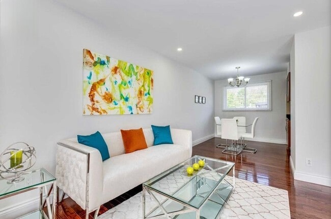 Building Photo - MISSISSAUGA– SPACIOUS 3 BEDROOM HOME – 1 BATHROOMS – 2 PARKINGS – $2,499 – ONLY