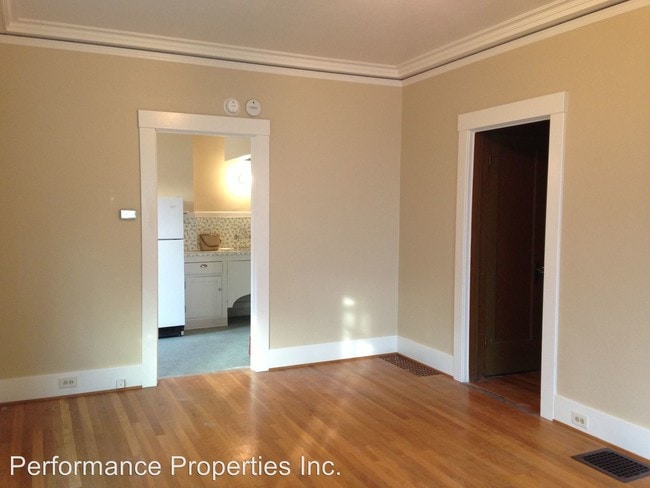 Building Photo - 5712 SE Belmont St