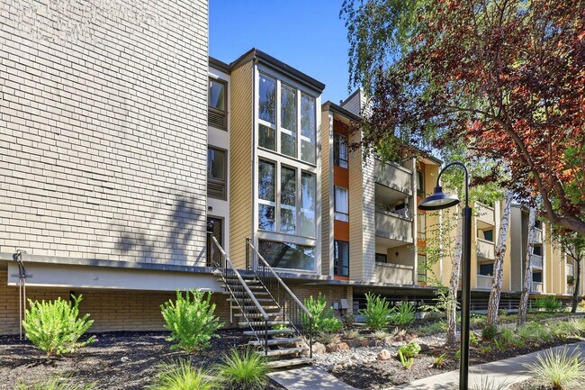 Building Photo - 49 Showers Dr
