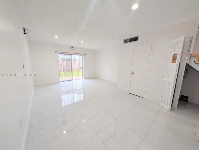 Building Photo - 21 SW 109th Ave