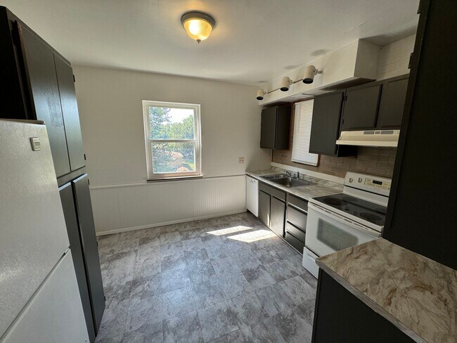 Foto del edificio - DELHI - Adorable 3bed 2ba brick cape cod