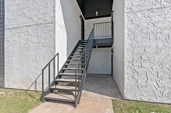 Building Photo - 1505 Alpine Cir