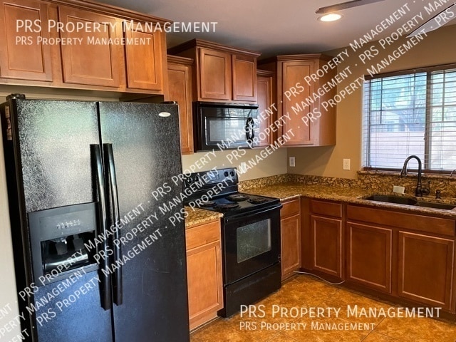 Building Photo - Just Listed !!